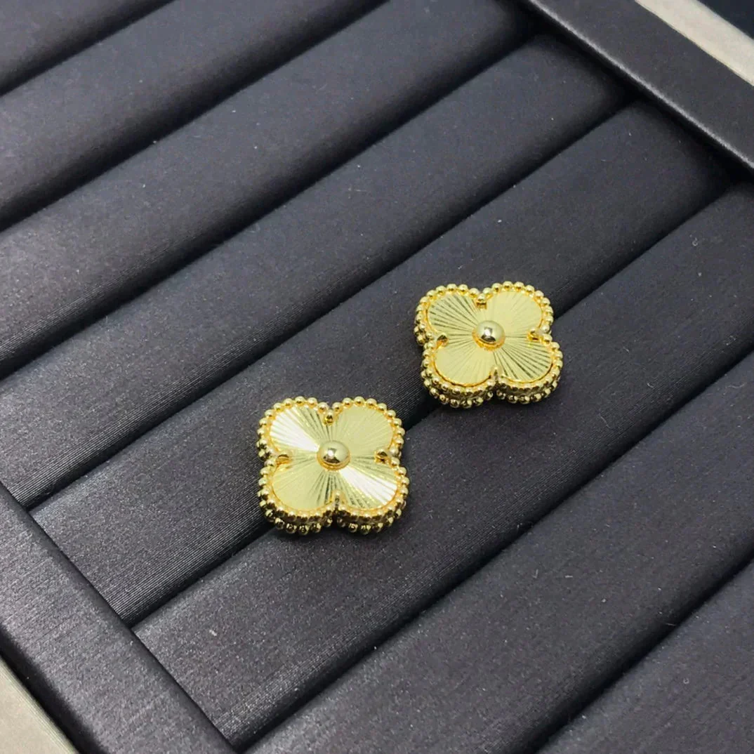 13294676729818124_ba0bdaf3-d52b-4d5e-82ac-26e8a146e913.webp CLOVER MINI 9.5MM LASER EARRINGS - Gold - Image 1