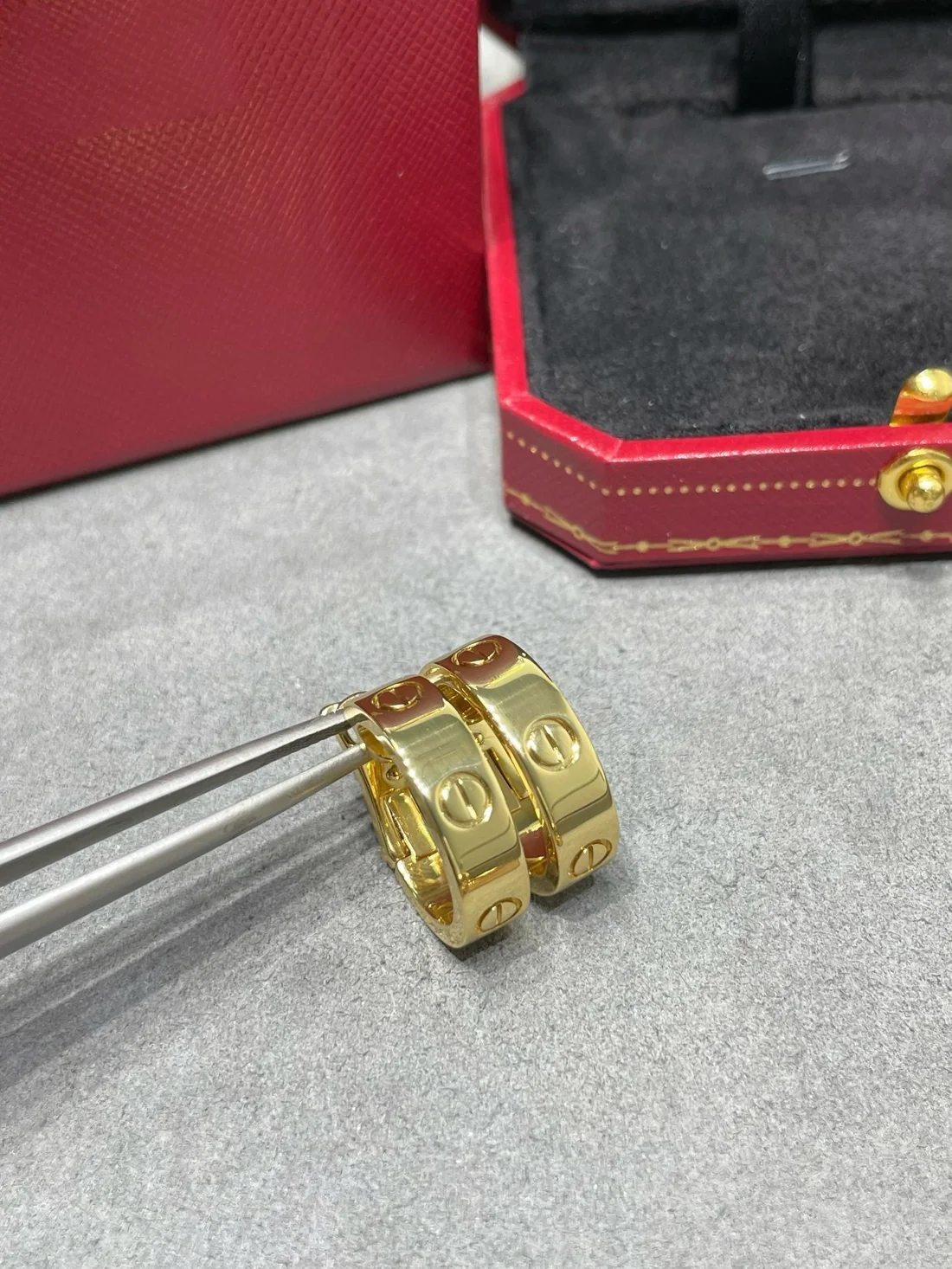 13339425635851210_8855bd27-a9ca-4c37-8fed-f2e55a7b0b25.webp LOVE 5.5MM EARRINGS - Gold - Image 1