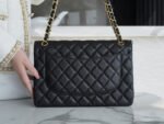 FLAP BAG JUMBO 30CM GOLD HARDWARE BLACK CAVIAR - Image 4