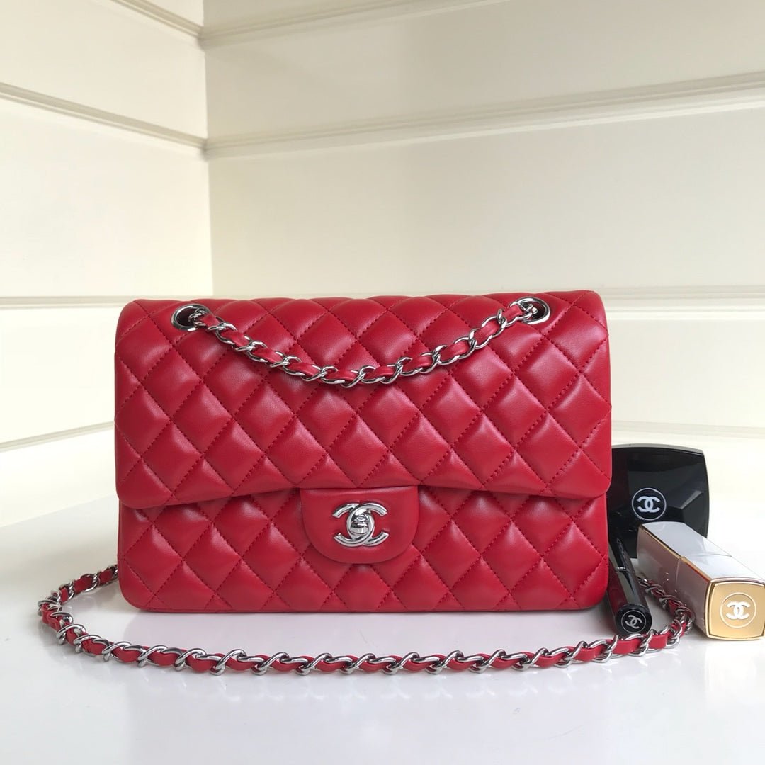 1558669022_23098748_0_81418ff1-97a7-4f68-8af7-12e18a05a80e-1 FLAP BAG MEDIUM 25CM RED LAMBSKIN SILVER HARDWARE - Image 1