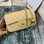 CHANEL 26S FLAP BAG 20 IN LIGHT YELLOW BEIGE LAMBSKIN - Image 3