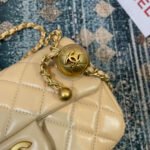 CHANEL 26S FLAP BAG 20 IN LIGHT YELLOW BEIGE LAMBSKIN - Image 6