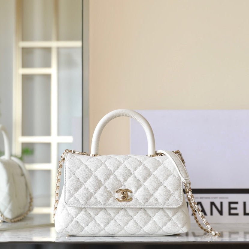 20240712_i1720752102_8788_0_jpg_6297e73d-cf79-4e90-9061-2a2e64023626 CHANEL 25S FLAP BAG 24 CM IN WHITE LAMBSKIN WITH GOLD HARDWARE - Image 1