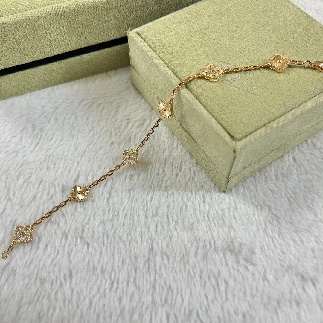 IMG_3226_ee3e8d29-e4f9-4c98-8a7e-56323e836162.webp CLOVER 6 MOTIF DIAMOND LASER BRACELET - Rose, 16(Customizable) - Image 1