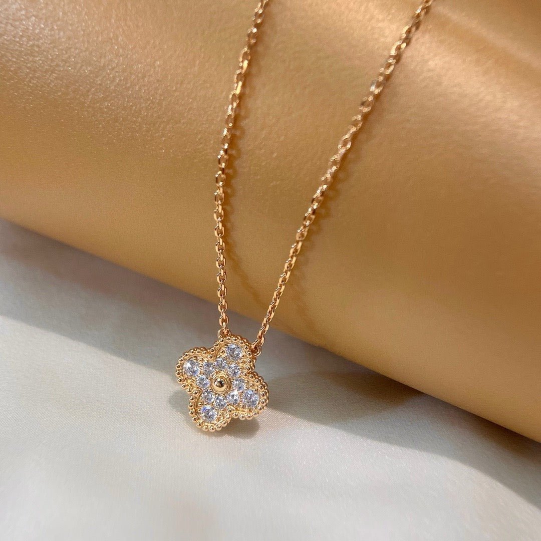 IMG_8581_73507e15-2edb-4031-8750-98279989367f.jpg CLOVER 15MM DIAMOND SINGLE FLOWER NECKLACE - Gold - Image 1