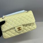 25C FLAP BAG 25 IN YELLOW QUILTED LAMBSKIN GOLD HARDWARE - Image 11