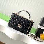 CC FLAP BAG 19 IN BLACK CALFSKIN GOLD HARDWARE - Image 10