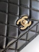 CC FLAP BAG 19 IN BLACK CALFSKIN GOLD HARDWARE - Image 15