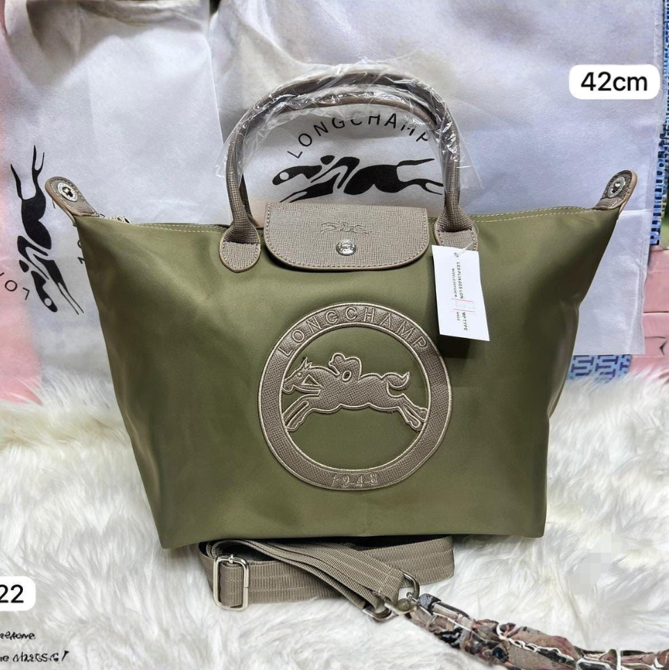 Screenshot 2026-06-05 at 00.11.01 Verdant Sand 42cm Luxury Iconic Designer Bag - Image 1