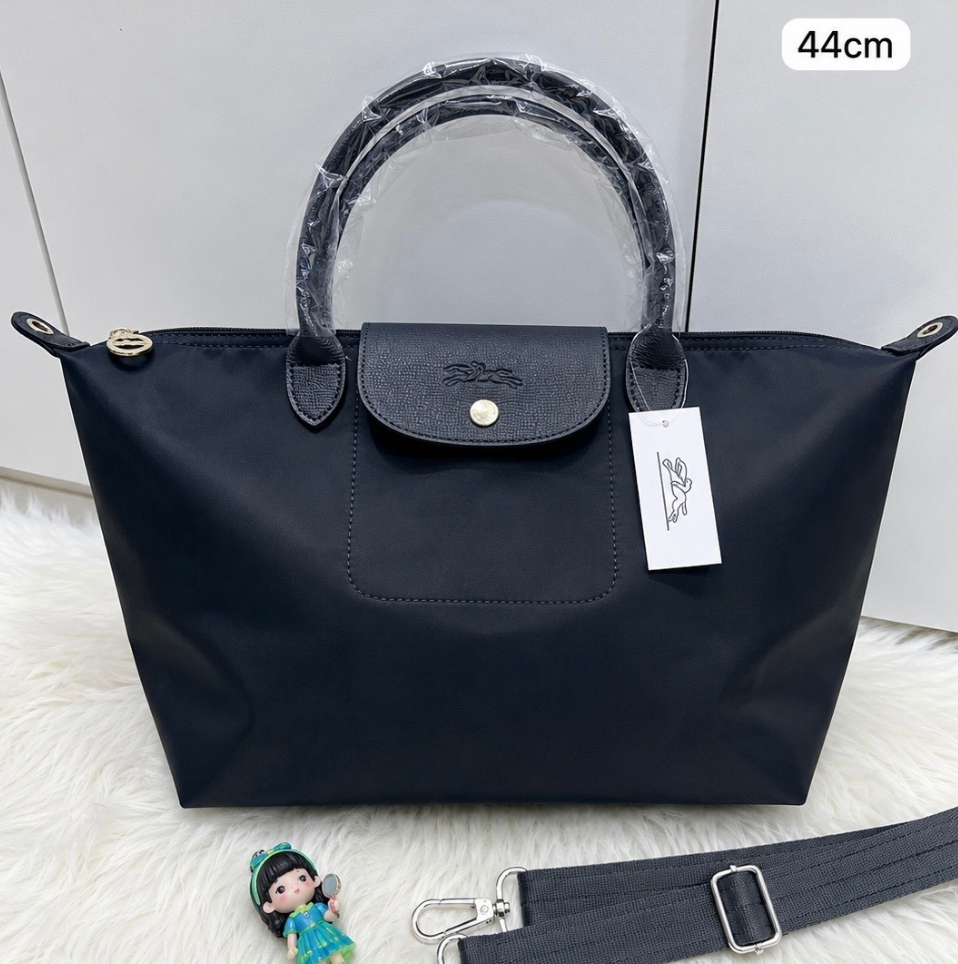 Screenshot 2026-06-05 at 00.18.53 Noir Heritage 48cm Luxury Iconic Designer Bag - Image 1