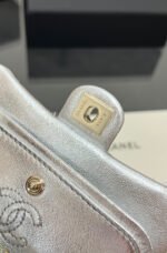 CHANEL 25S FLAP CHARM BAG 13 IN SILVER METALLIC LAMBSKIN - Image 11