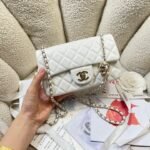 CHANEL 26S FLAP BAG 20 IN WHITE LAMBSKIN - Image 2