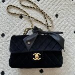 CHANEL 25S MINI FLAP BAG 23 IN BLACK VELVET WITH GOLD HARDWARE - Image 10
