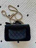 CHANEL 25S MINI FLAP BAG 23 IN BLACK VELVET WITH GOLD HARDWARE - Image 3