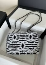 FLAP BAG 20 IN BLACK AND WHITE SEQUINS SILVER HARDWARE - Image 10