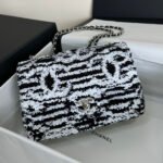 FLAP BAG 20 IN BLACK AND WHITE SEQUINS SILVER HARDWARE - Image 9
