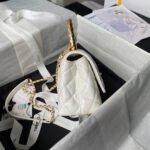 CHANEL 25S CLASSIC COCO HANDLE BAG 19 CM IN WHITE LAMBSKIN WITH GOLD HARDWARE - Image 8