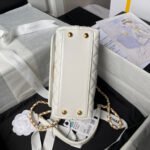 CHANEL 25S CLASSIC COCO HANDLE BAG 19 CM IN WHITE LAMBSKIN WITH GOLD HARDWARE - Image 7
