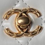 CHANEL 25S CLASSIC COCO HANDLE BAG 19 CM IN WHITE LAMBSKIN WITH GOLD HARDWARE - Image 2