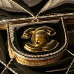 CHANEL 25S FLAP BAG 18 IN METALLIC GOLD CALFSKIN - Image 2