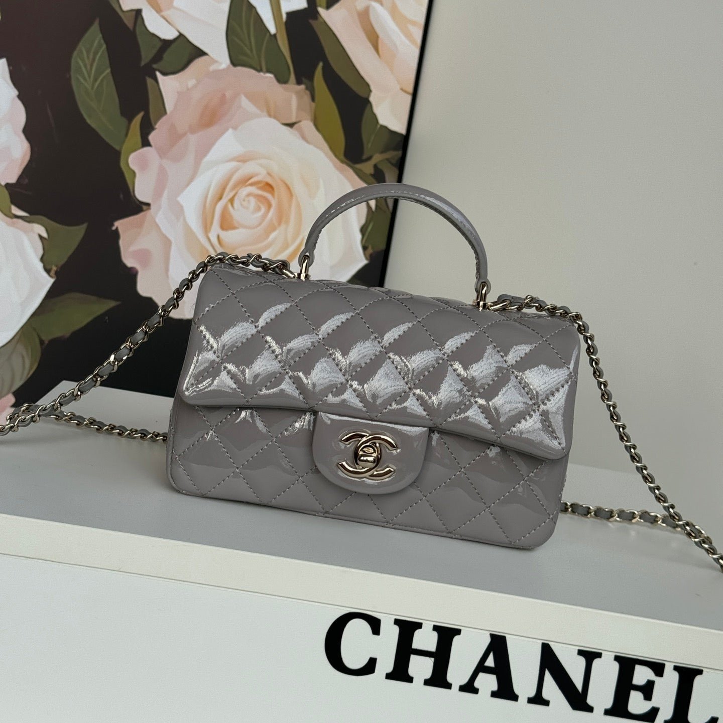 img_b5cc9469_20241020_i1729412318_7120_1_jpg MINI FLAP BAG 20 IN LIGHT GRAY GLOSSY CALFSKIN GOLD HARDWARE - Image 1