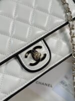QUILTED FLAP BAG WITH BLACK TRIM 19 IN WHITE LAMBSKIN - Image 11