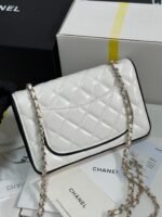 QUILTED FLAP BAG WITH BLACK TRIM 19 IN WHITE LAMBSKIN - Image 10