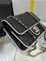QUILTED FLAP BAG WITH WHITE TRIM 19 IN BLACK LAMBSKIN - Image 3