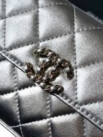 CHANEL 25S KELLY BAG 18 IN SILVER METALLIC LAMBSKIN WITH GOLD HARDWARE STYLE 1 - Image 4