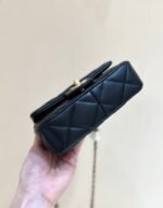 25S CHANEL CROSSBODY HANDBAG 17 IN BLACK LAMBSKIN GOLD HARDWARE - Image 7
