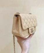 CHANEL 25S FLAP BAG 17 CM IN LIGHT BEIGE LAMBSKIN WITH GOLD HARDWARE - Image 2