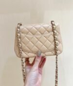CHANEL 25S FLAP BAG 17 CM IN LIGHT BEIGE LAMBSKIN WITH GOLD HARDWARE - Image 15