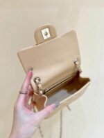 CHANEL 25S FLAP BAG 17 CM IN LIGHT BEIGE LAMBSKIN WITH GOLD HARDWARE - Image 9