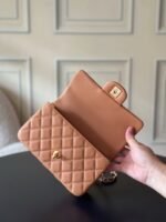 CHANEL 25S FLAP BAG 20 CM IN LIGHT BROWN CAVIAR LEATHER WITH GOLD HARDWARE - Image 4