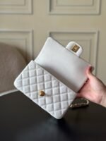 CHANEL 25S FLAP BAG 20 CM IN WHITE CAVIAR LEATHER WITH GOLD HARDWARE - Image 9