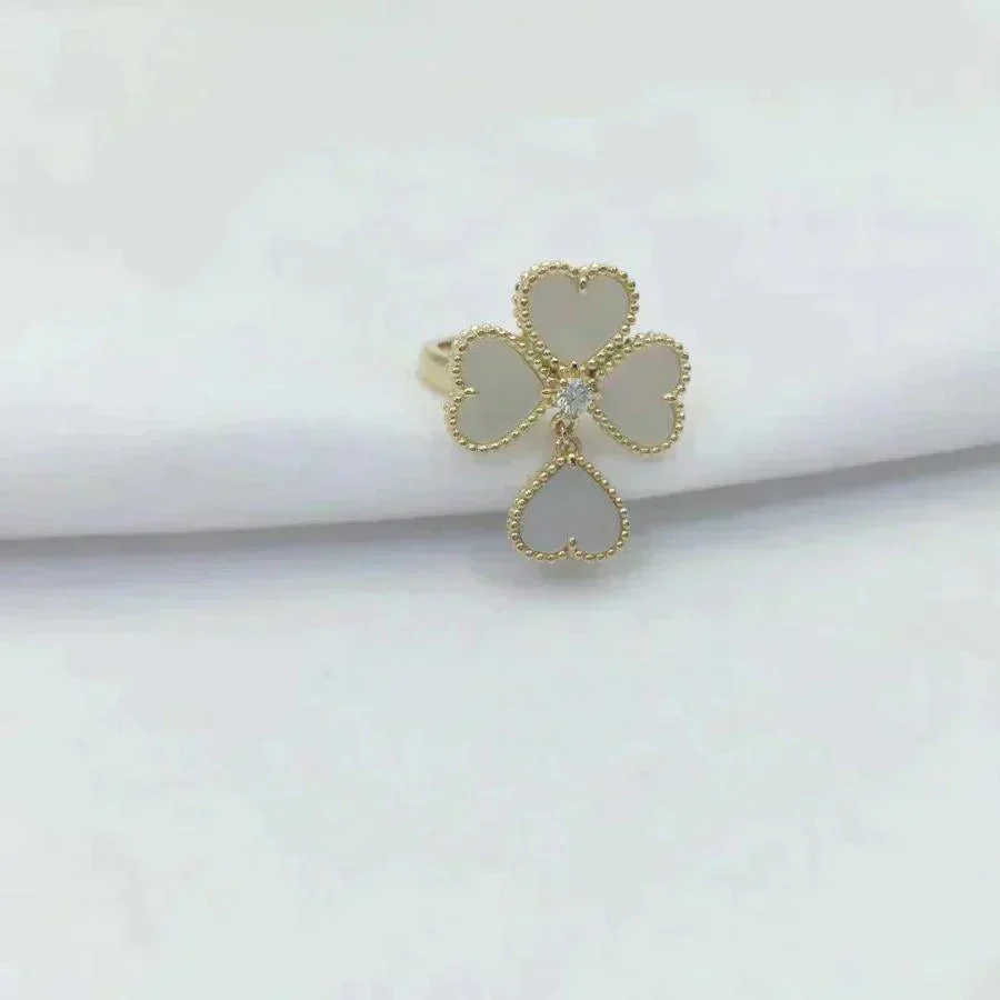 van-cleef-arpels-sweet-alhambra-effeuillage-ring-yellow-gold-diamond-mother-of-pearl-vcarn5p300-coral-2-900x900_10efca44-99d4-4645-badd-a998fc5ddfa5.webp SWEET CLOVER WHITE MOP RING - Rose Gold, 6 - Image 1