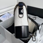 CC GABRIELLE MEDIUM 28 HOBO BAG IN BLACK MIX WHITE CALFSKIN - Image 5