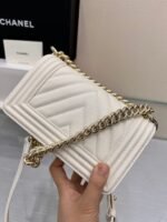BOY BAG SMALL 20 WHITE CHEVRON CAVIAR GOLD HARDWARE - Image 12