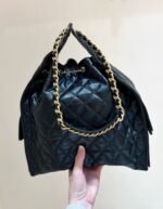 CC 25 HANDBAG IN BLACK 40 GRAINED CALFSKIN GOLD HARDWARE - Image 17