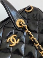 CC HANDBAG 21 IN BLACK PATENT QUILTED CALFSKIN WITH GOLD CHAIN - Image 13