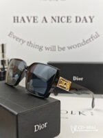 MONTAIGNE SQUARE SUNGLASS 58044 IN ACETATE - Image 2