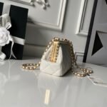 CHANEL 26S CROSSBODY BAG 20 IN WHITE LAMBSKIN - Image 6