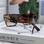 RUNWAY SQUARE SUNGLASSES 513009 IN HAVANA ACETATE - Image 11