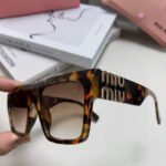 RUNWAY SQUARE SUNGLASSES 513009 IN HAVANA ACETATE - Image 14