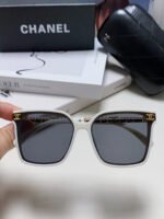 SQUARE SUNGLASSES 632885 IN WHITE ACETATE - Image 4