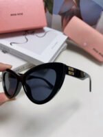 GLIMPSE CAT EYE SUNGLASSES 555886 IN BLACK ACETATE - Image 13