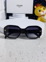 TRIOMPHE SQUARE SUNGLASS  566743 IN BLACK ACETATE GRADIENT SMOKE LENSES - Image 4
