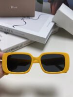 MONTAIGNE SUNGLASS 571593 IN YELLOW ACETATE TEXT LOGO - Image 12
