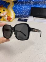 SQUARE SUNGLASSES 638932 IN BLACK ACETATE - Image 4