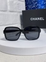 SQUARE SUNGLASSES 638932 IN BLACK ACETATE - Image 2